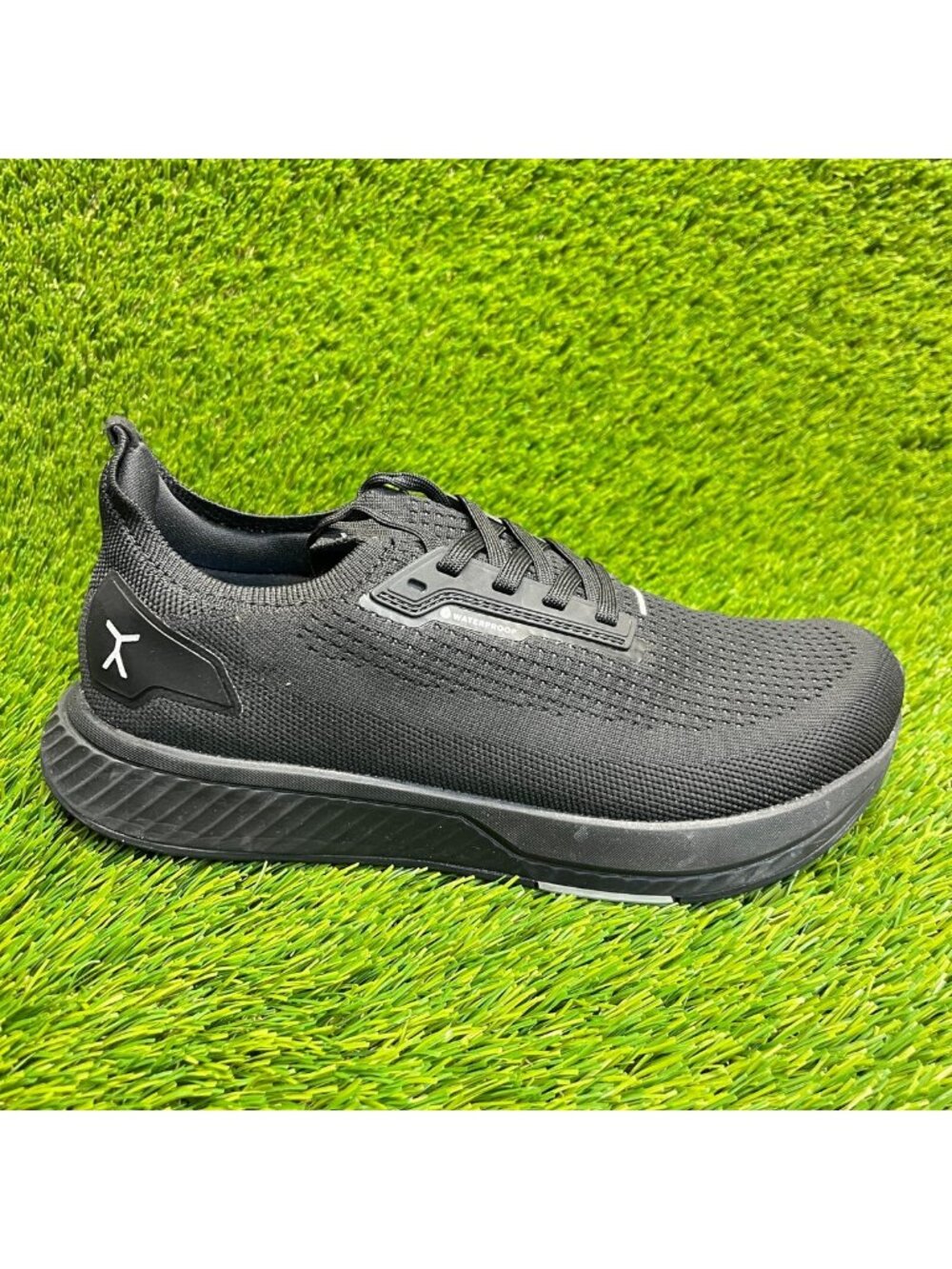 Flux Adapt Waterproof Runner Stealth Black Mens Size 8 Barefoot Running Shoes